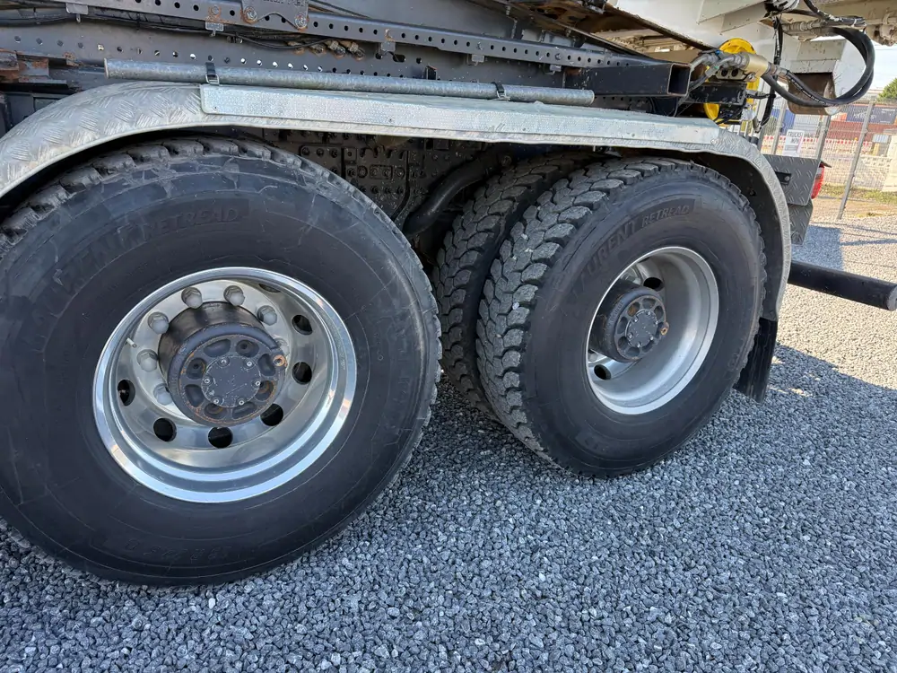 Used Volvo FMX 500 Automatic WHITE - Blanc 15