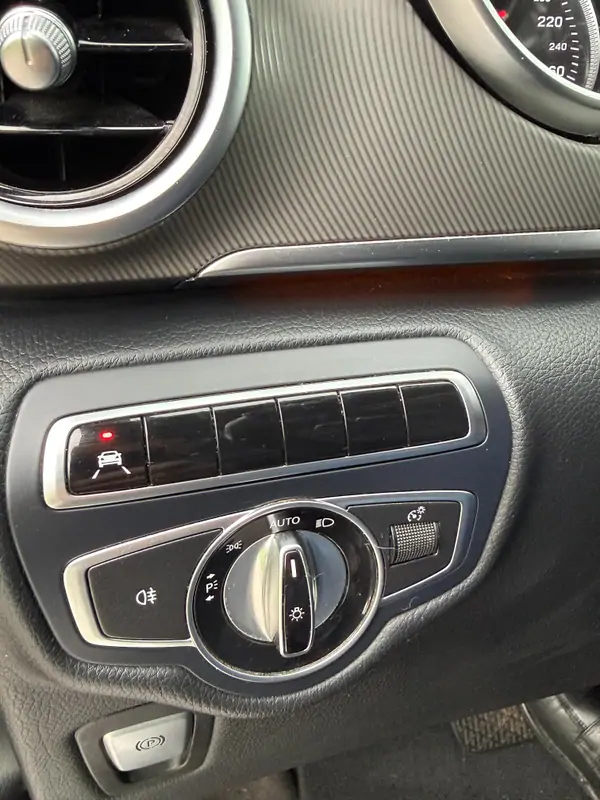 Used Mercedes-Benz V250d Automatic SILVER - Argent 12