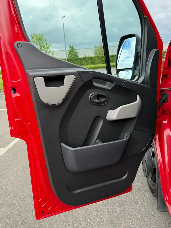 Used Opel Movano Manueel RED - Rouge 24