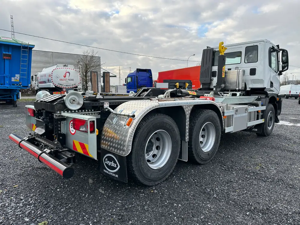 Nouveau Iveco AD300T48 Automatic WHITE - Blanc 4