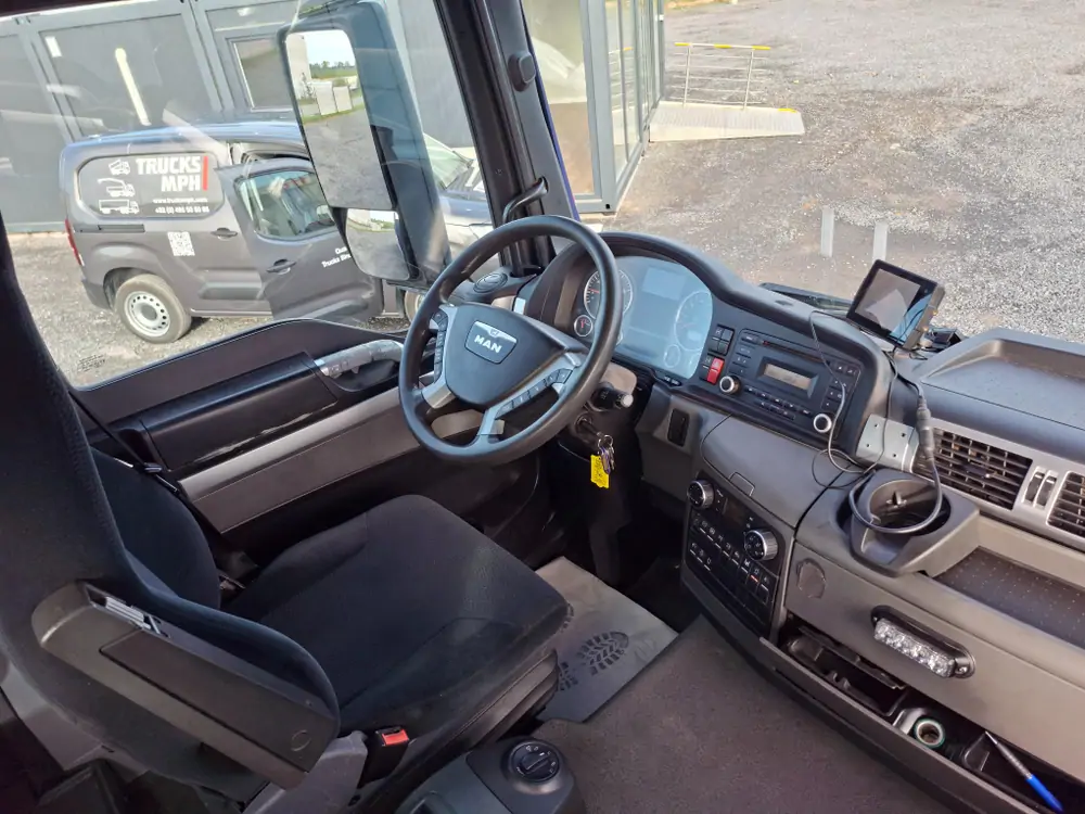 Used MAN TGS 35.440 Automatic BLUE - Blue 32