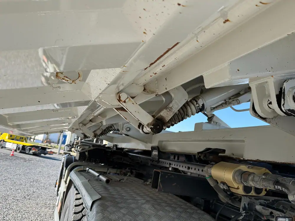 Used Volvo FMX 500 Automatic WHITE - Blanc 30