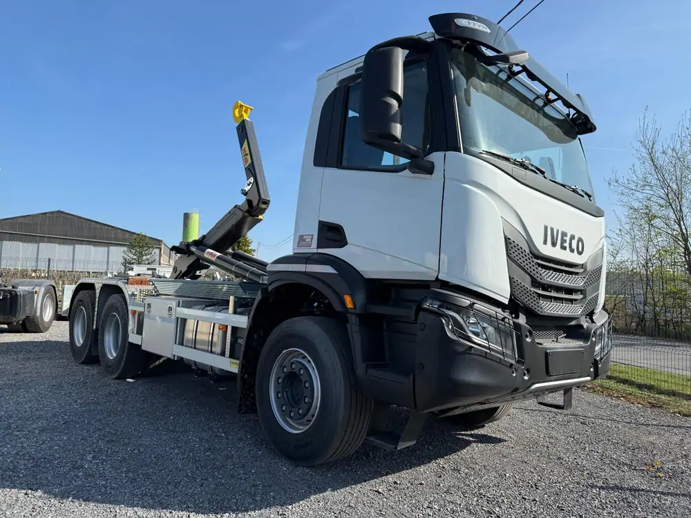 New Iveco AD300T48 Automatic WHITE - Blanc 2
