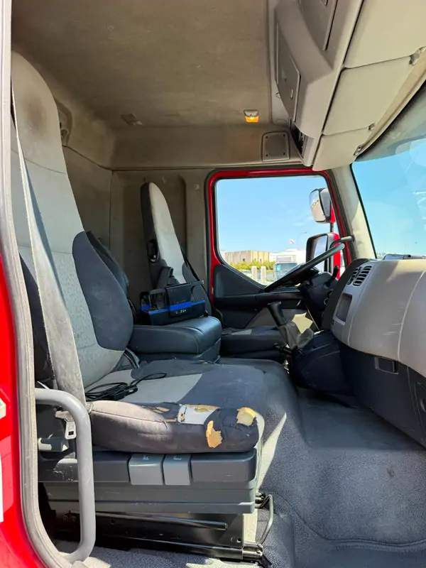 Used Renault Midlum Manueel RED - Rouge 33