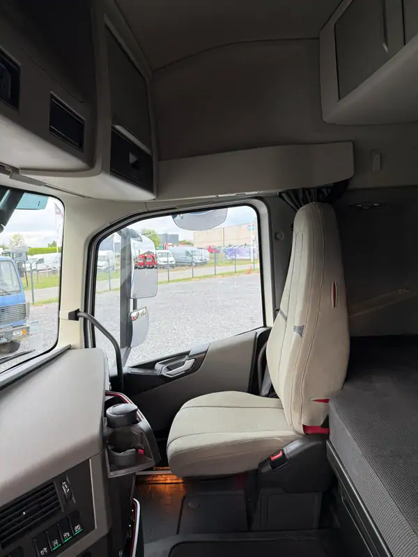 Used Volvo FH 500 Globetrotter Automatic WHITE - Blanc 26