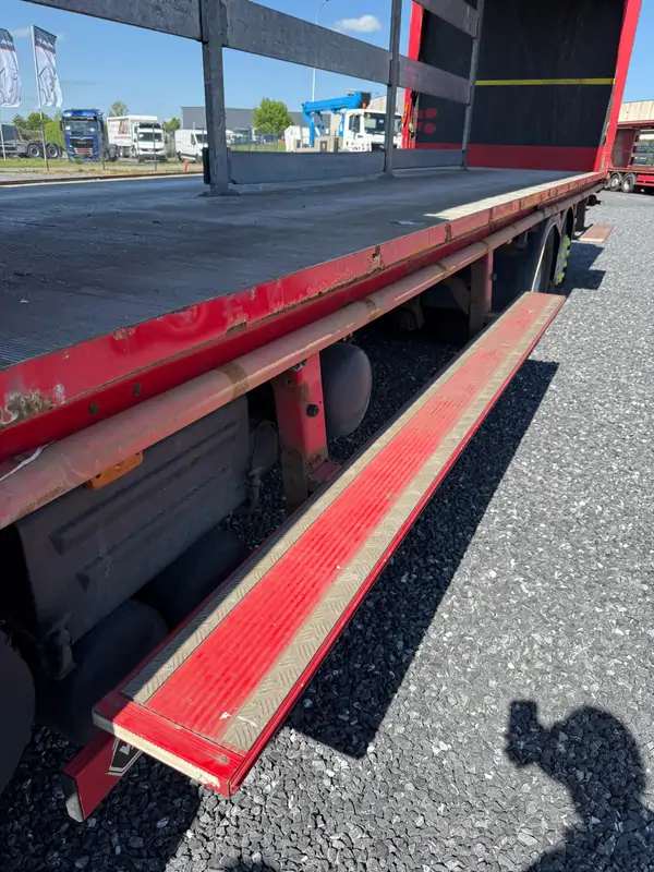 Used Renault Premium Automatic RED - Rouge 25