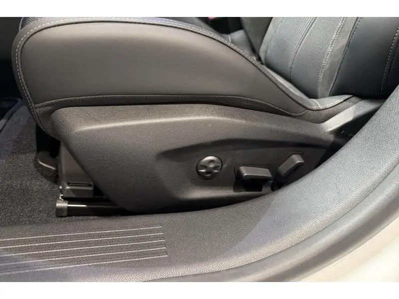 VEHICLE__CONDITION_SERVICE Peugeot 5008 ALLURE Hybrid 145 ch e-DSC6 GREY 21