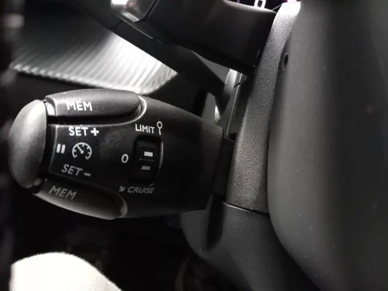 VEHICLE__CONDITION_SERVICE Peugeot 2008 ALLURE GREY 13