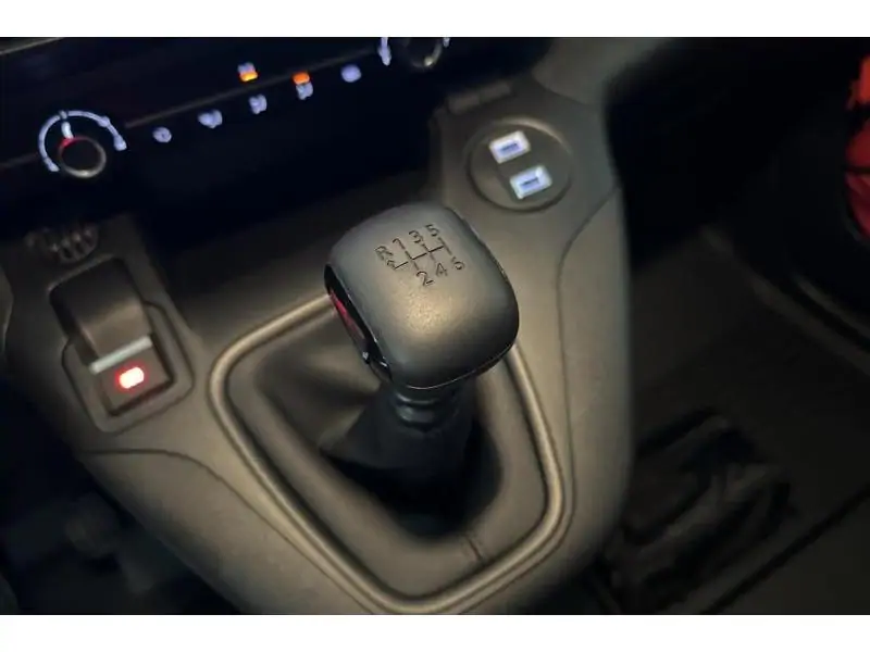 VEHICLE__CONDITION_SERVICE Peugeot Partner Standard Light 1.2 Turbo 110 Man.6 BLACK 16