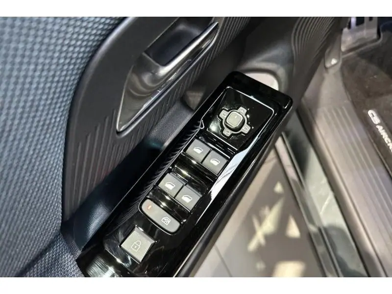 VEHICLE__CONDITION_SERVICE Citroen C5 Aircross Hybrid 145 ch Automatic MAX GREEN 17