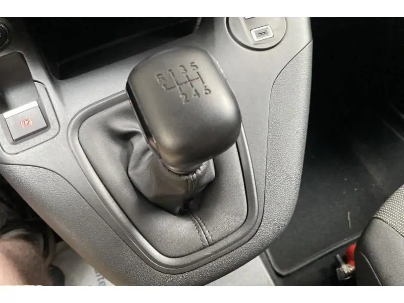 Démo Peugeot Partner ST LIGHT BLACK 16