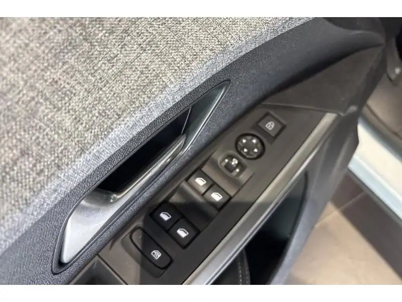 VEHICLE__CONDITION_SERVICE Peugeot 5008 FIRST EDITION WHITE 17