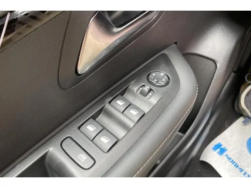 Occasion Peugeot 208 Allure Hybrid BLACK 17