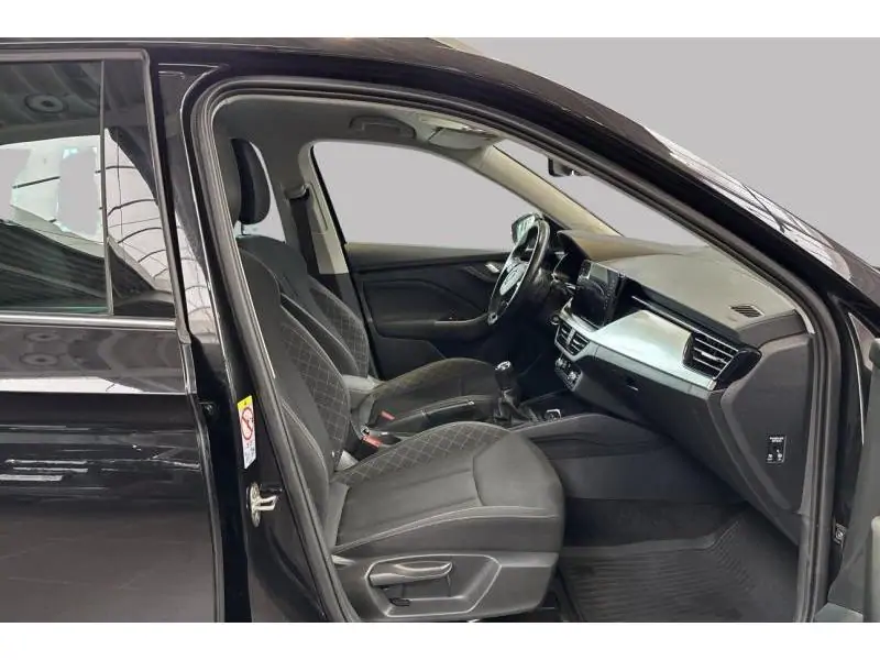 Occasion Skoda Kamiq Berline MANUAL BLACK 8
