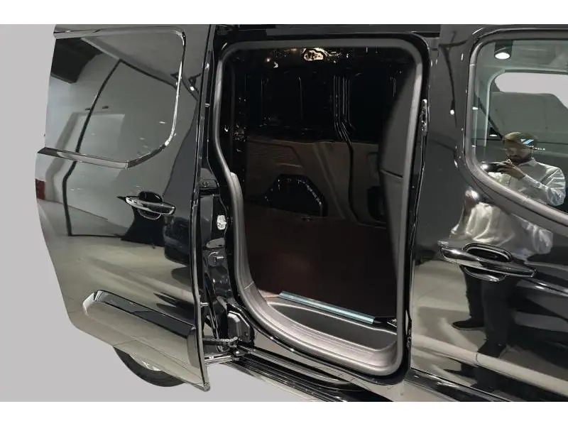 VEHICLE__CONDITION_SERVICE Peugeot Partner Standard Light 1.2 Turbo 110 Man.6 BLACK 18