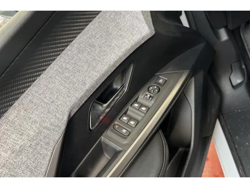 VEHICLE__CONDITION_SERVICE Peugeot 5008 III & e- Allure WHITE 17