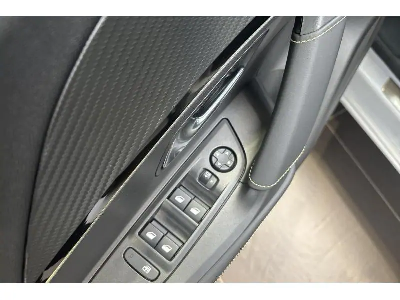 Occasion Peugeot 2008 II GT WHITE 17