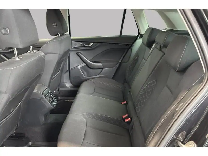 Occasion Skoda Kamiq Berline MANUAL BLACK 18