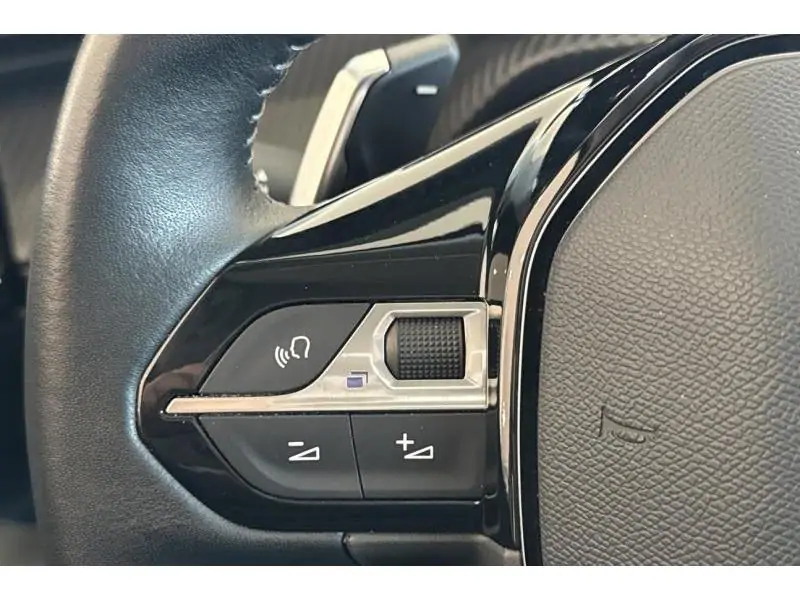 Occasion Peugeot 2008 Allure 1.2 benz 130 GREY 26