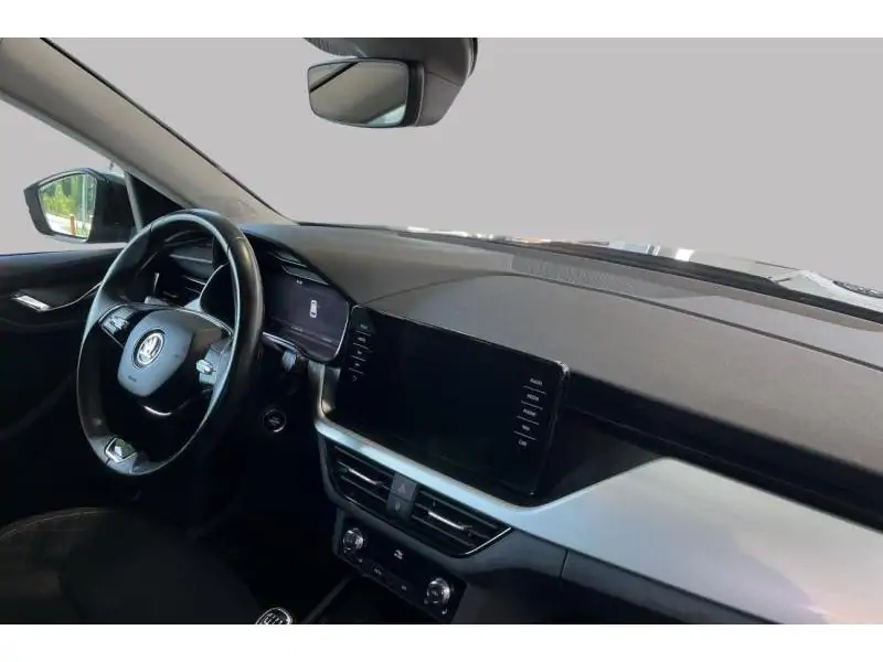 Occasion Skoda Kamiq Berline MANUAL BLACK 2