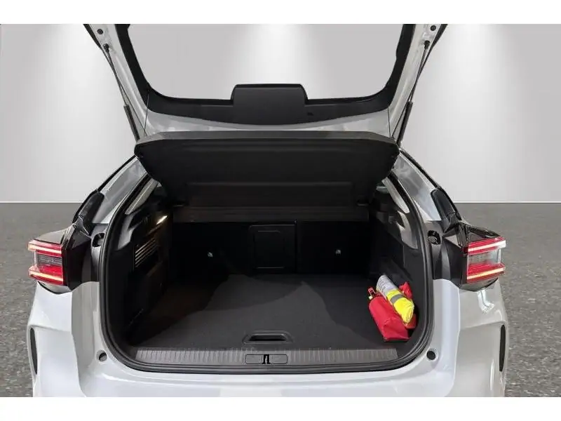 Démo Citroen C4 Hybrid 145 ch Automatic MAX WHITE 19