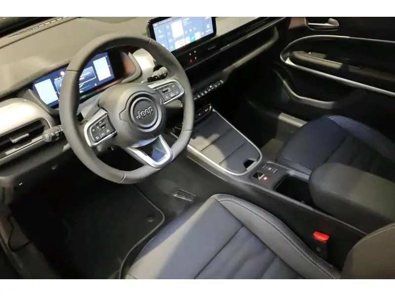 VEHICLE__CONDITION_SERVICE Jeep Avenger Altitude - 4X2- 1.2L 110hp e-Hybrid e-DCT6 BLACK 9