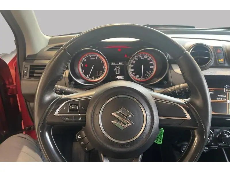 Occasion Suzuki Swift Berline MANUAL RED 12