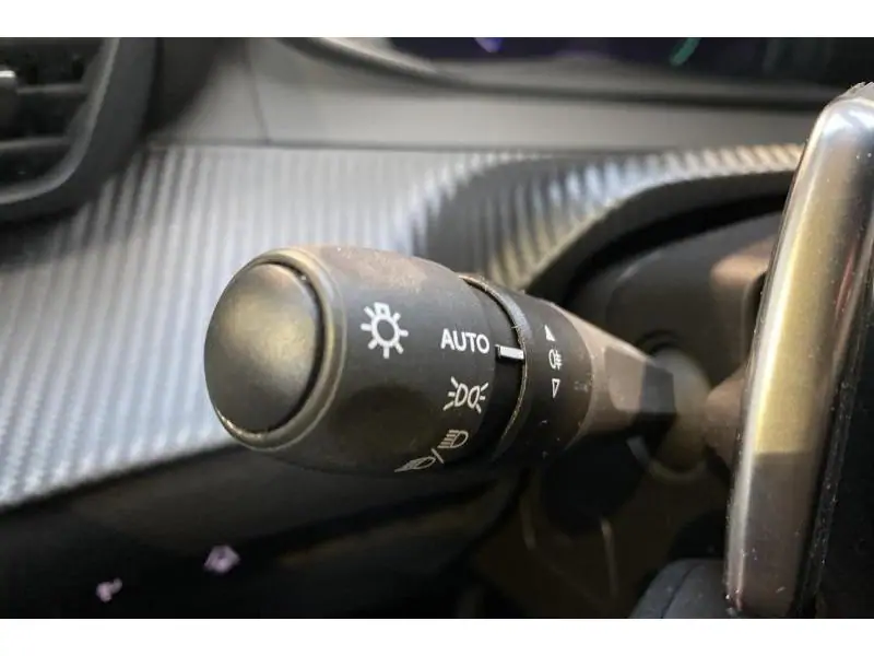 Occasion Peugeot 2008 Allure HYBRID 145 pk BLUE 23