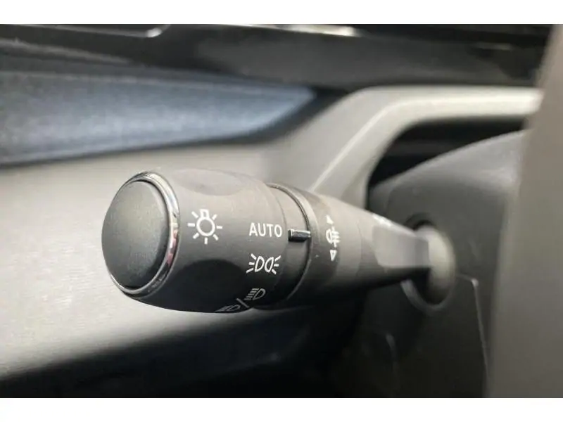 Occasion Peugeot 308 SW ALLURE Hybrid 136 e-DSC6 BLACK 23