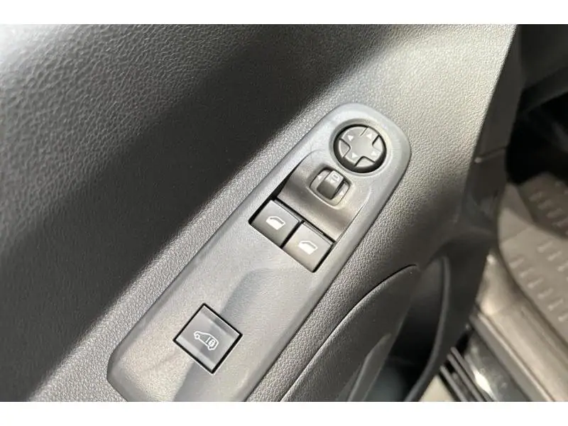 VEHICLE__CONDITION_SERVICE Peugeot Partner Light Full Option 3pl BLACK 17