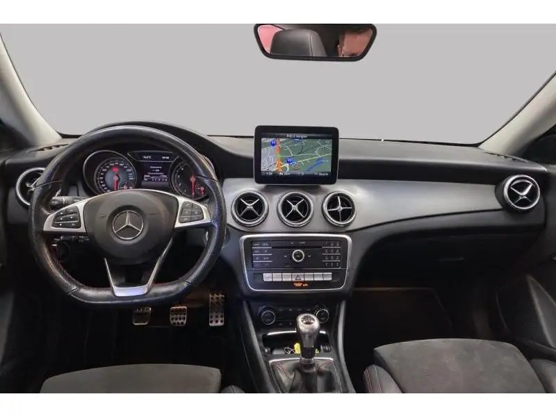 Occasie Mercedes-Benz CLA 180 AMG Line *Night Pack-Vision Pa BLACK 11