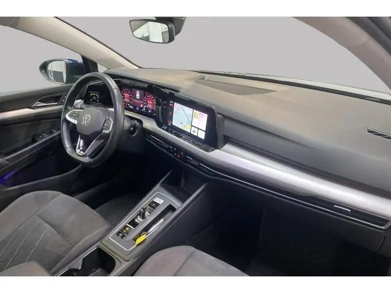 Occasie Volkswagen Golf VIII Life 1.0 eTSI DSG BLUE 2