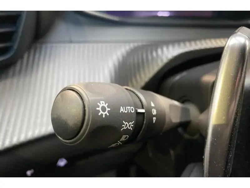 Occasion Peugeot 2008 Allure HYBRID 145 pk GREY 23