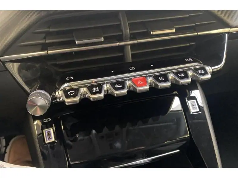VEHICLE__CONDITION_SERVICE Peugeot 208 Allure 1.2 Turbo 100 Man.6 BLACK 15