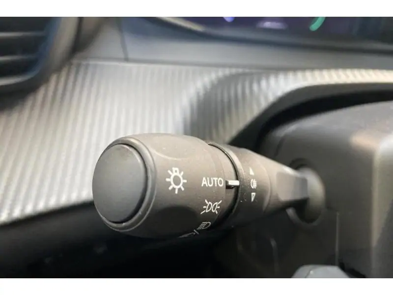 VEHICLE__CONDITION_SERVICE Peugeot 2008 ALLURE WHITE 23