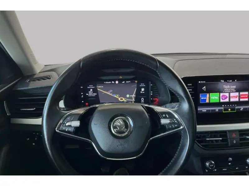 Occasion Skoda Kamiq Berline MANUAL BLACK 12