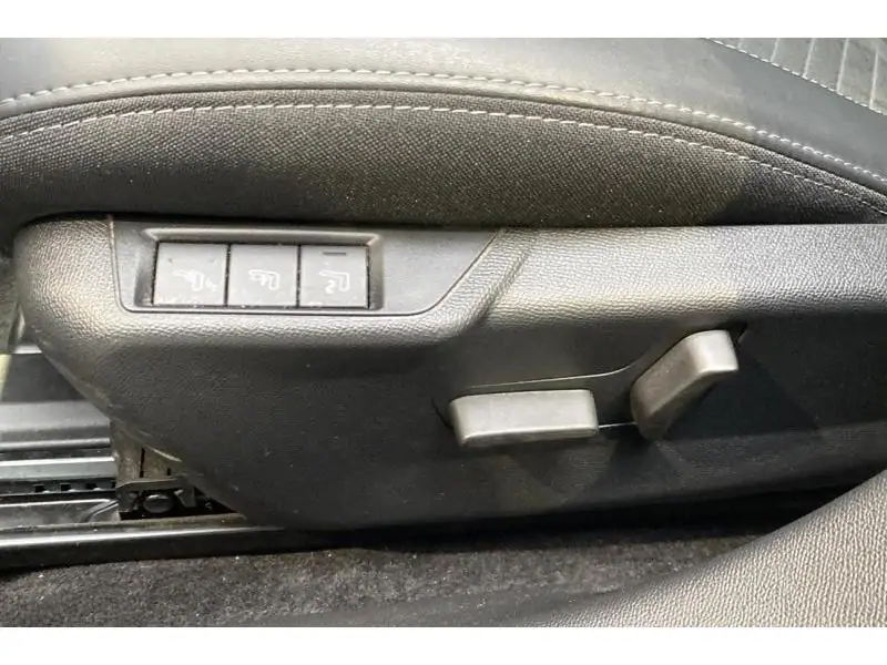 Occasion Peugeot 208 GT 1.2 Hybrid 136 e-DSC6 BLACK 26