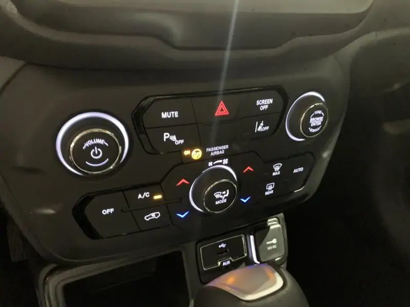 Occasion Jeep Renegade Limited e-Hybrid MHEV GREY 18