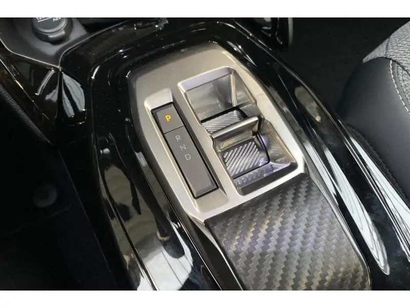 VEHICLE__CONDITION_SERVICE Peugeot 2008 ALLURE*DISPO 05/26 WHITE 16