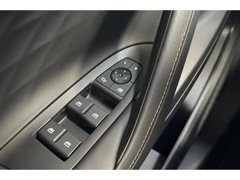VEHICLE__CONDITION_SERVICE MG HS LUXURY HYBRID+ SILVER 17
