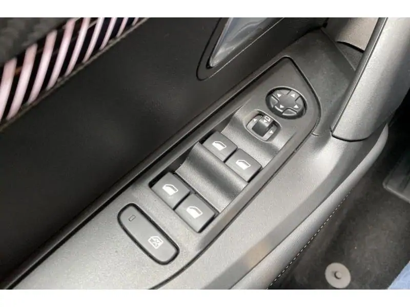 Occasion Peugeot 2008 Allure - HYBRID - 145 pk GREY 17