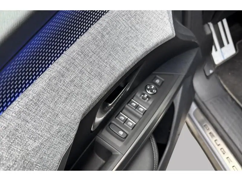 VEHICLE__CONDITION_SERVICE Peugeot 3008 GT FIRST EDITION GREY 17