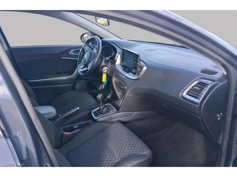 Occasion Kia XCeed Berline MANUAL BLACK 2