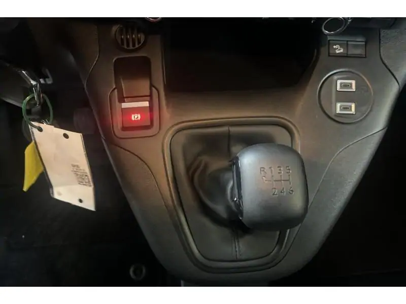 VEHICLE__CONDITION_SERVICE Peugeot Partner STANDARD LIGHT WHITE 16