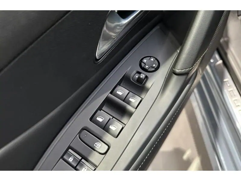 VEHICLE__CONDITION_SERVICE Peugeot 308 SW E - GT 156 BLUE 17