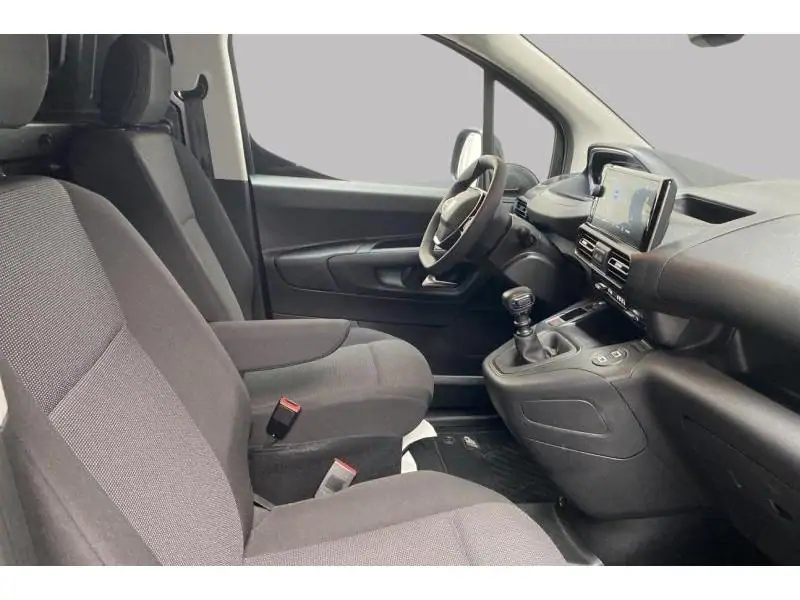 Démo Peugeot Partner ST LIGHT BLACK 8