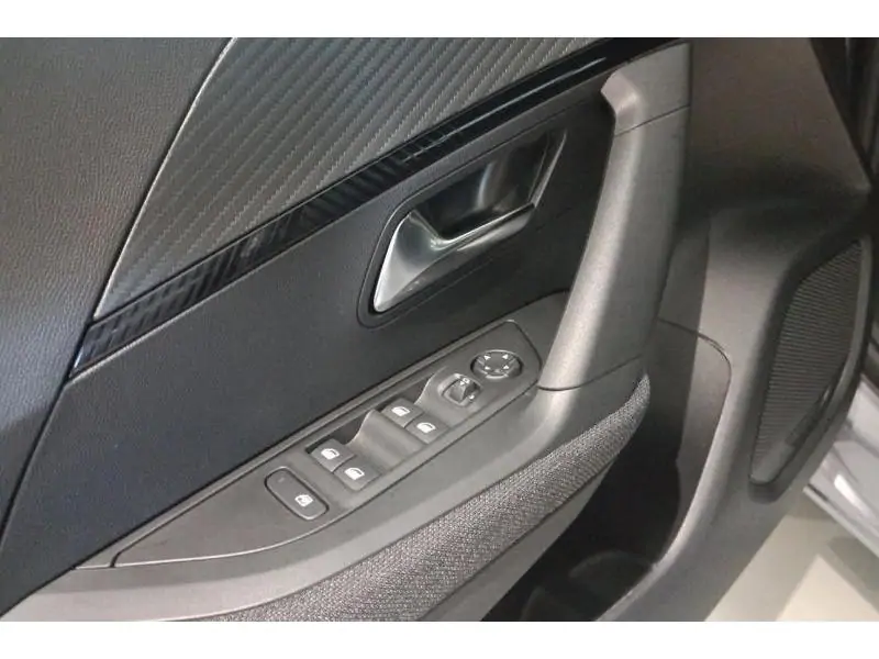 VEHICLE__CONDITION_SERVICE Peugeot 2008 Style Hybrid 136 e-DSC6  vrij GREY 17