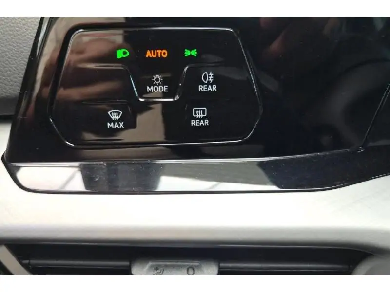Occasion Volkswagen Golf Variant Berline 1.0 TSI MANUAL WHITE 17
