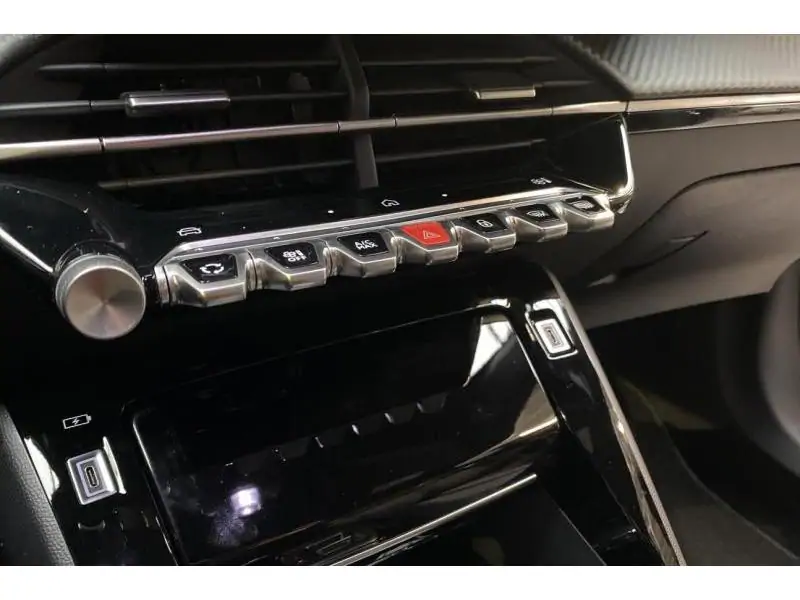 VEHICLE__CONDITION_SERVICE Peugeot 2008 ALLURE*DISPO 05/26 WHITE 33