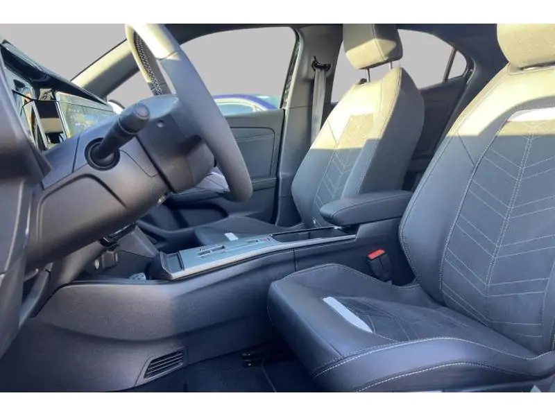 VEHICLE__CONDITION_SERVICE Opel Mokka-E GS BLACK 10